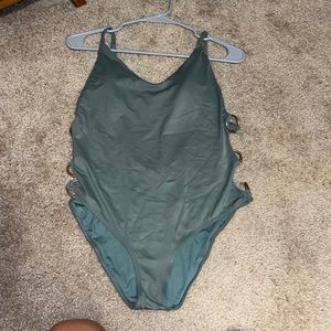 Aerie one piece open back ring details